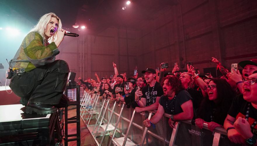 Linkin Park regresa a los escenarios con nueva vocalista y álbum