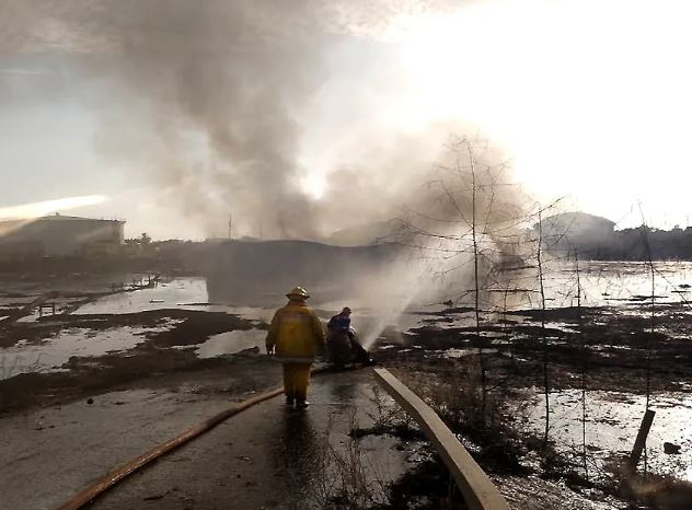 Extinguen el fuego en La Salina