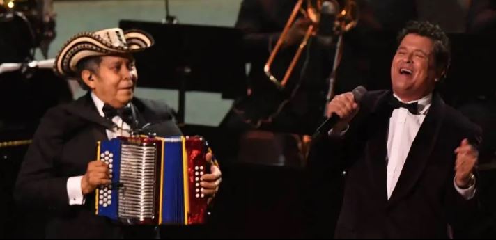 Desmienten fallecimiento de Egidio Cuadrado, acordeonero de Carlos Vives: Se encuentra en UCI