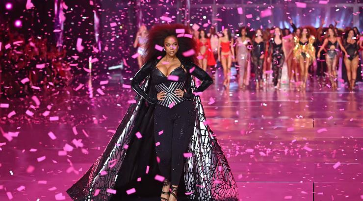 El regreso de Victoria’s Secret tras seis años de pausa: Sorpresas en el desfile de lencería fina en Nueva York