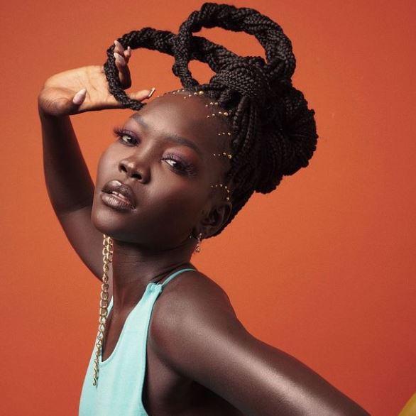 Conozca a Nyakim Gatwech: la modelo que se ha hecho viral en redes sociales y es conocida como la 'reina de la oscuridad'