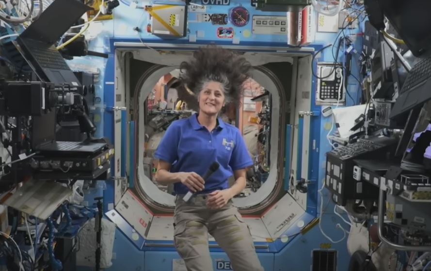 Astronauta de la NASA varada en la EEI tras rumores de pérdida de kilos aclara: "peso lo mismo"