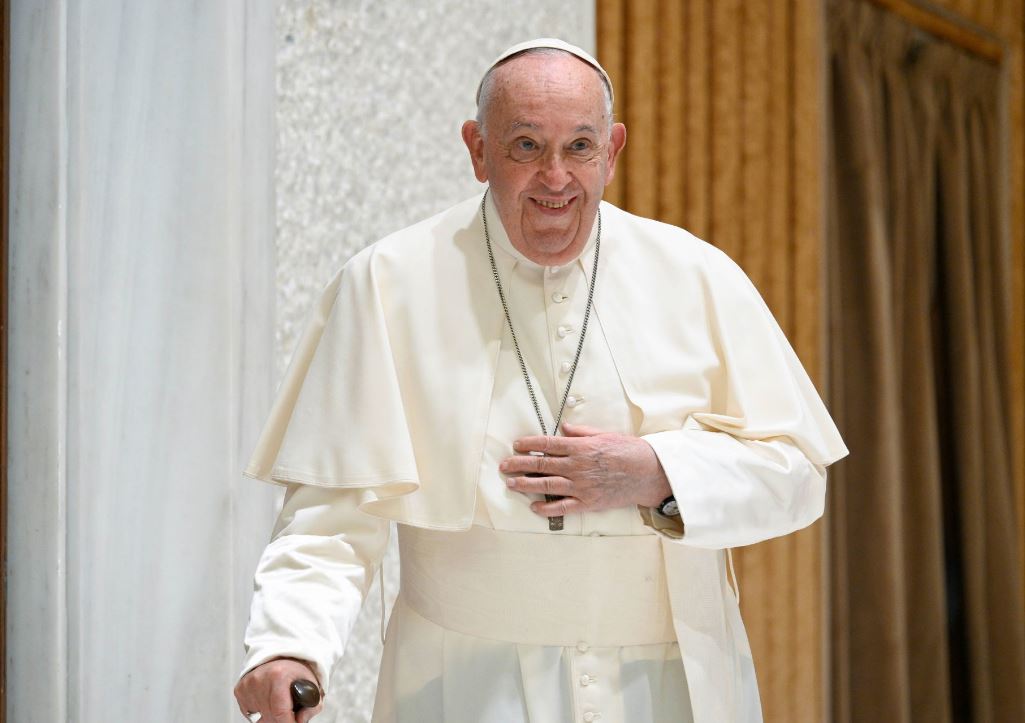 El papa sufre neumonía bilateral y su cuadro clínico sigue siendo 