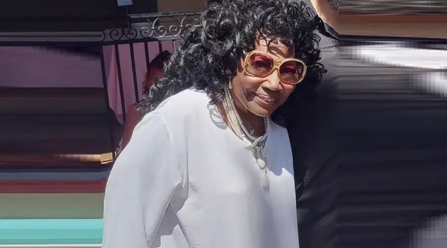 A sus 95 años fallece Dalyce Curry en los incendios de California