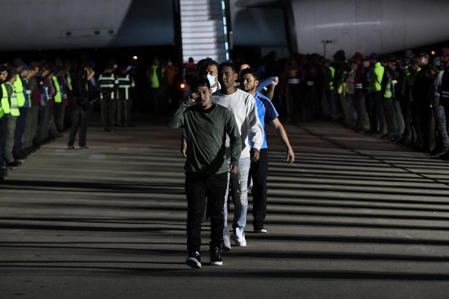 Arribaron a Venezuela otros 199 migrantes deportados desde EEUU la madrugada de este lunes 24-Mar