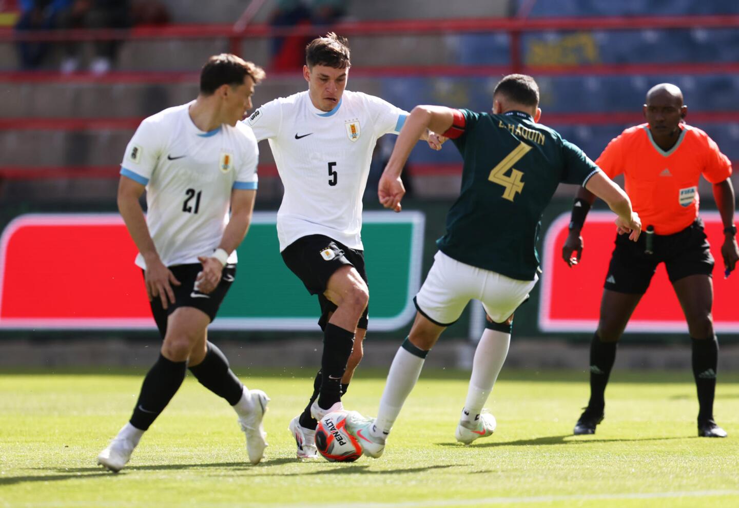 Bolivia y Uruguay empatan para sellar la clasificación de Argentina al Mundial