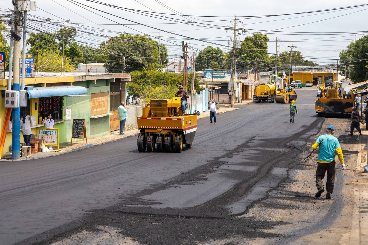 Alcaldía de Maracaibo arrancó la segunda fase del proyecto de asfaltado en Lago Azul