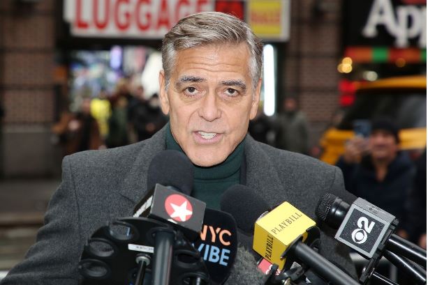 George Clooney aseguró que ya no hace películas románticas porque no quiere competir con actores de 25 años