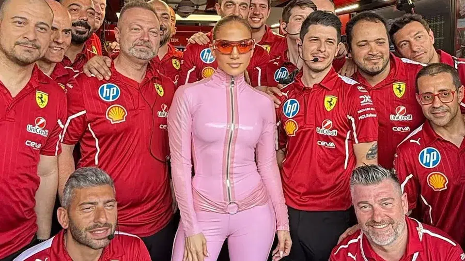 JLo deslumbró con su look ‘matador’ en la Fórmula 1