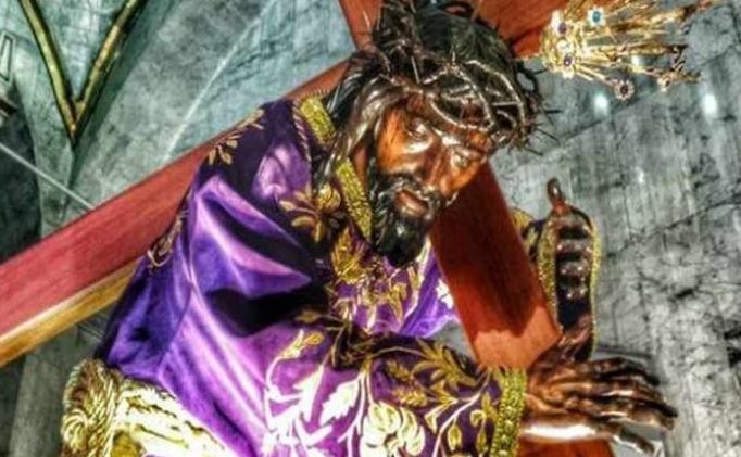 Fieles veneran al Nazareno de San Pablo en todo el país: Cinco mil orquídeas moradas lo adornan durante su peregrinación
