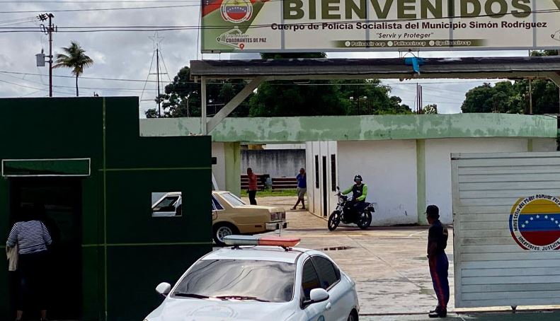 Adolescente de 17 años intentó lanzar por un balcón a su bebé de siete meses en El Tigre