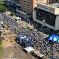 Dominando el inclemente sol y calor, un “río humano” se “desbordó” en la 5 de Julio: Procesión de Jesús de la Misericordia