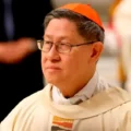 El baile viral de Luis Antonio Tagle uno de los cardenales que optan a ser el nuevo Papa