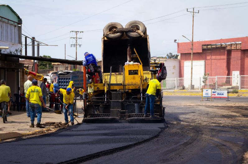 Rosales supervisa obras de infraestructura en la parroquia Francisco Eugenio Bustamante