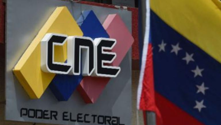 Partidos de oposición inscriben a candidatos ante el CNE
