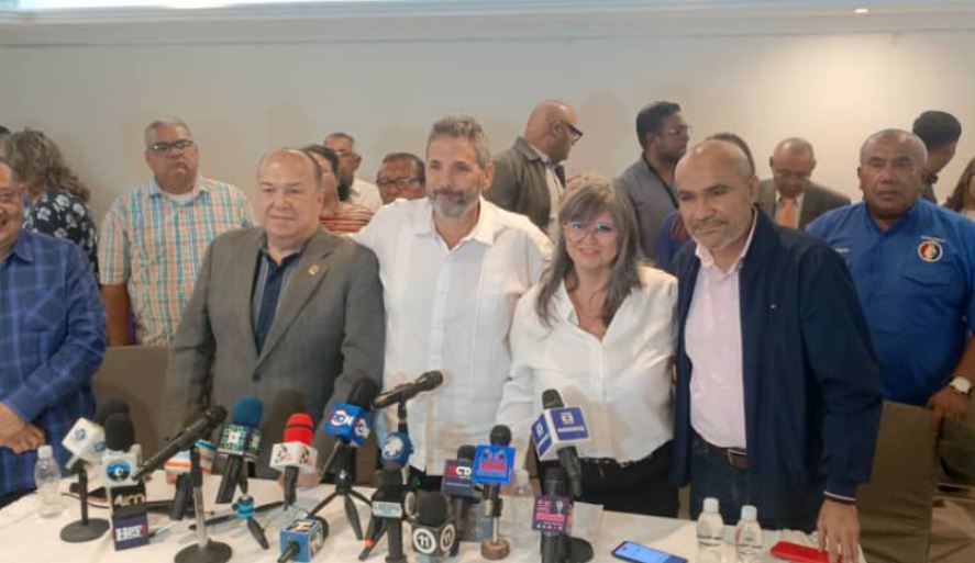 Ezio Angelini: "Nosotros teníamos un barco a la deriva, pero llegó el gobernador Manuel Rosales y lo llevó a puerto seguro"