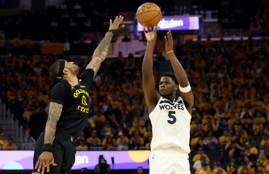 Los Wolves suman su tercer triunfo al hilo y dejan a los Warriors al borde de la eliminación