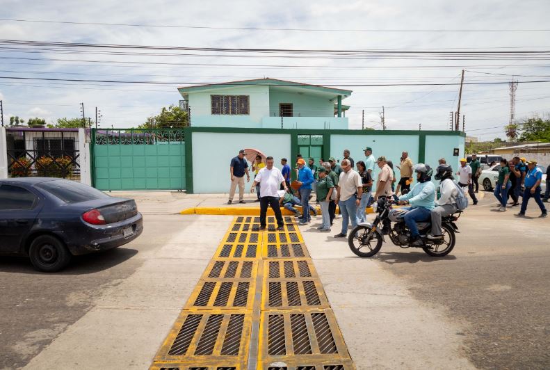 Alcaldía de Maracaibo rehabilita paso vial con recuperación del alcantarillado en la avenida 69 del sector Los Olivos