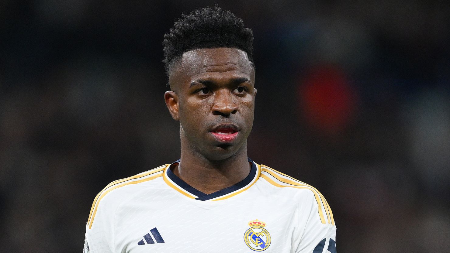 Condenan a los ultras que colgaron un muñeco de Vinicius en un puente