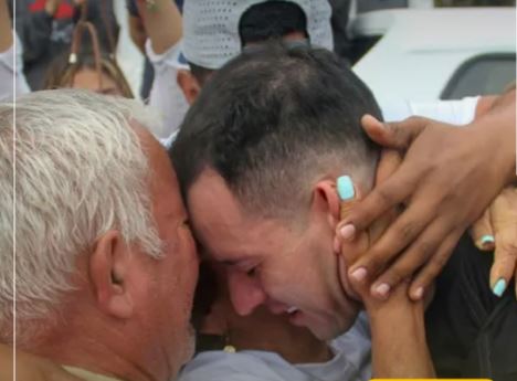 Maquillador volvió a su pueblo Capacho tras ser excarcelado el Cecot en El Salvador