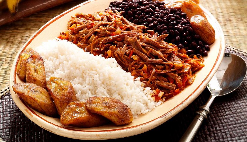¡Me le ponéis arroz y plátano!: "Pilares" infaltables en la mesa zuliana