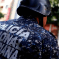 Tomarán acciones legales contra oficial de la PNB por golpear a una compañera debajo del distribuidor Delicias