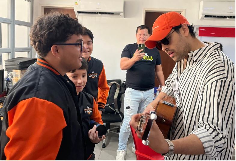 Los Zagalines del Padre Vílchez impresionaron con su calidad vocal a Beto Villa