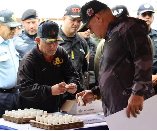 Cabello informó sobre el desmantelamiento de un galpón con grandes cantidades de material explosivo y detonadores en Maturín