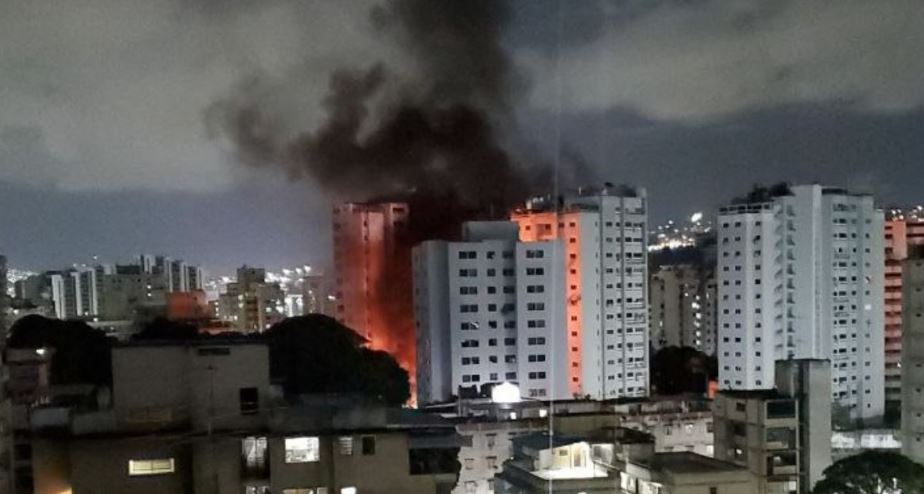 Un herido y graves daños por explosión eléctrica e incendio en Bello Monte