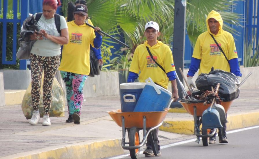 Alcaldía de Maracaibo activa operativos de limpieza permanente en áreas de la feria