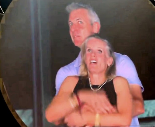 Rompió el silencio la mujer captada por la cámara de Coldplay con su jefe