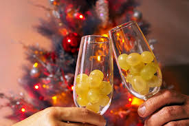 Tradición de comer 12 uvas la Nochevieja perdura en el tiempo