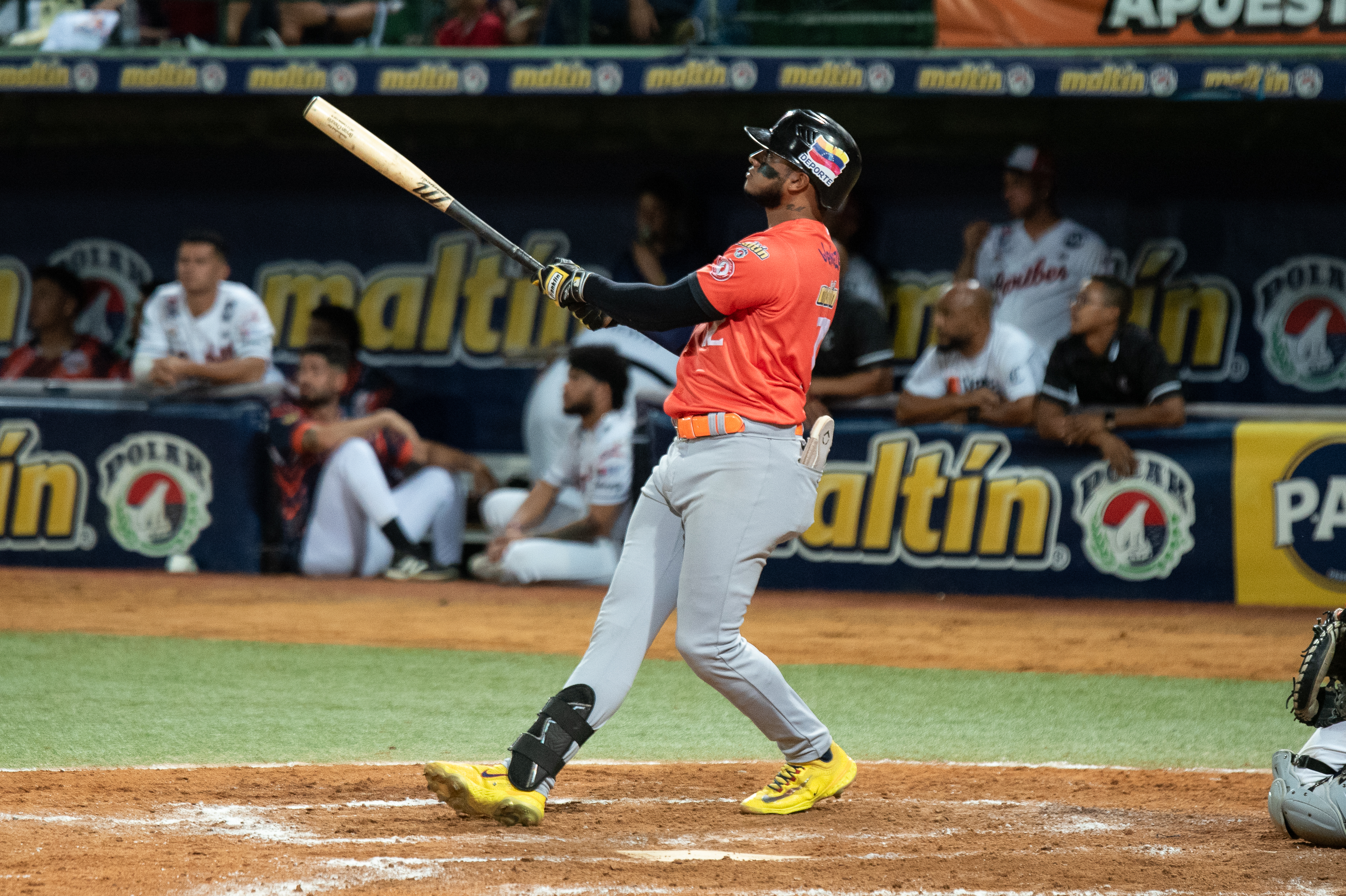 Águilas castiga el relevo de Caribes y asalta el segundo lugar del Round Robin