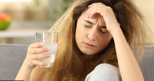 Consejos para tolerar y recuperate de la resaca durante las fiestas decembrinas