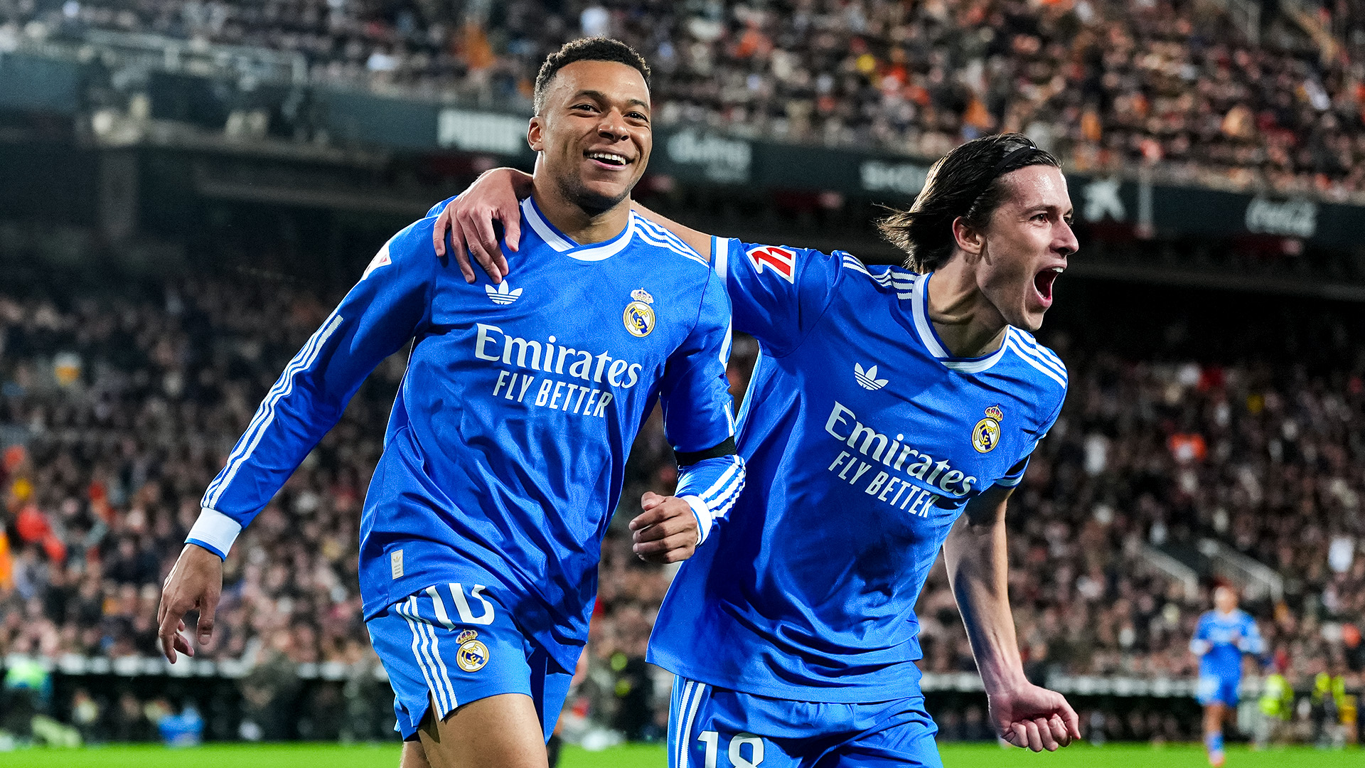 Real Madrid triunfa ante Valencia en Mestalla y se mantiene a la caza del Barcelona