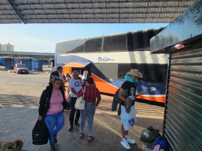 Así retornan los marabinos al Terminal de Pasajeros tras el disfrute del Carnaval