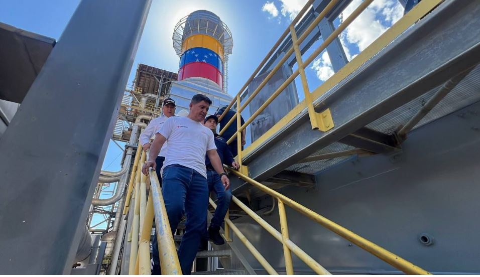 Ministro Márquez inspeccionó labores de mantenimiento en Termozulia