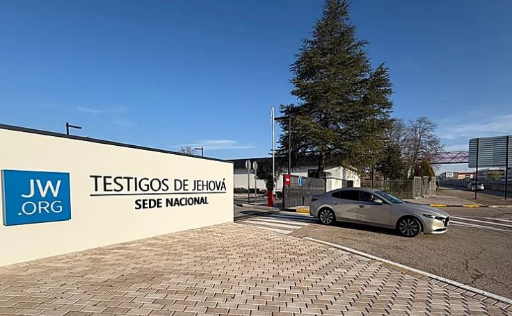 Los Testigos de Jehová flexibilizan su postura sobre el uso de sangre propia en cirugías