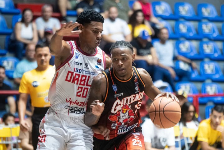 Gaiteros derrota a Diablos y extiende su invicto en casa a diez juegos