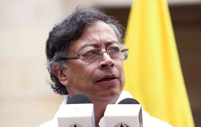 Petro condena ataques