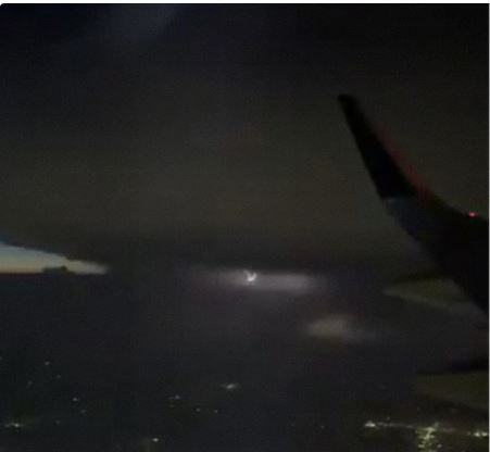 Potente tornado impactó una base aérea en EEUU