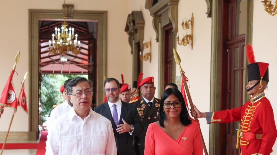 Seguridad e inteligencia: Los ejes del encuentro bilateral entre Petro y Rodríguez en Caracas