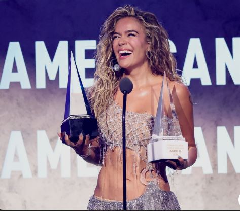 ¡Histórica! Karol G se coronó con el premio a la Excelencia Artística en los AMAs 2026 y desató la locura
