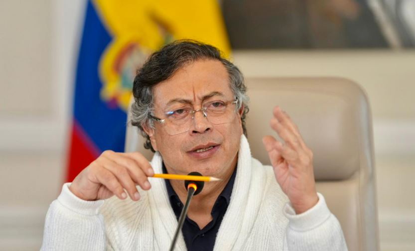 Petro denuncia ingreso de armas desde Ecuador para atacar a civiles en el suroeste colombiano