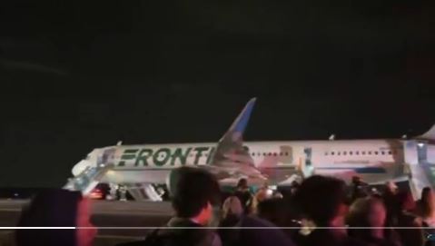 Un avión aborta su despegue en EEUU tras atropellar a una persona en la pista
