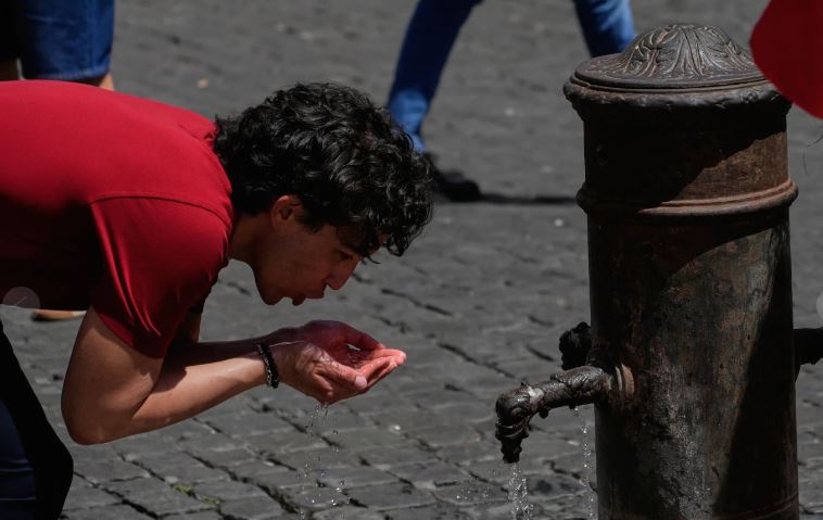 Ola de calor deja siete fallecidos en Francia donde activan alertas por canícula