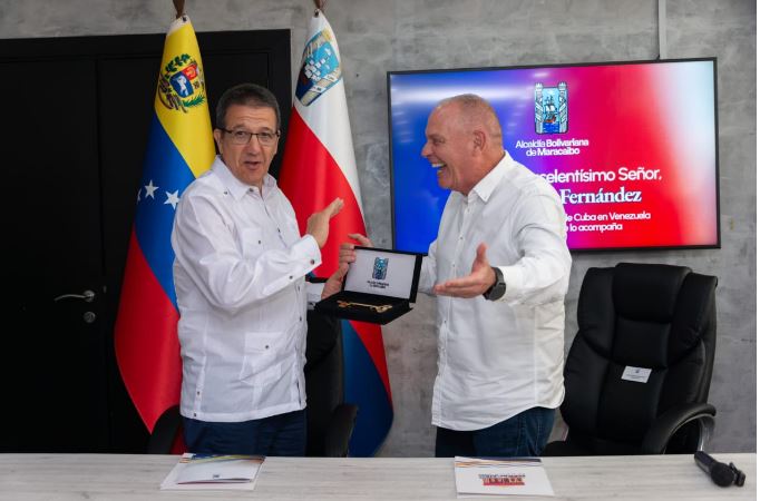 Alcalde Di Martino entregó llaves de Maracaibo al Embajador de Cuba en Venezuela