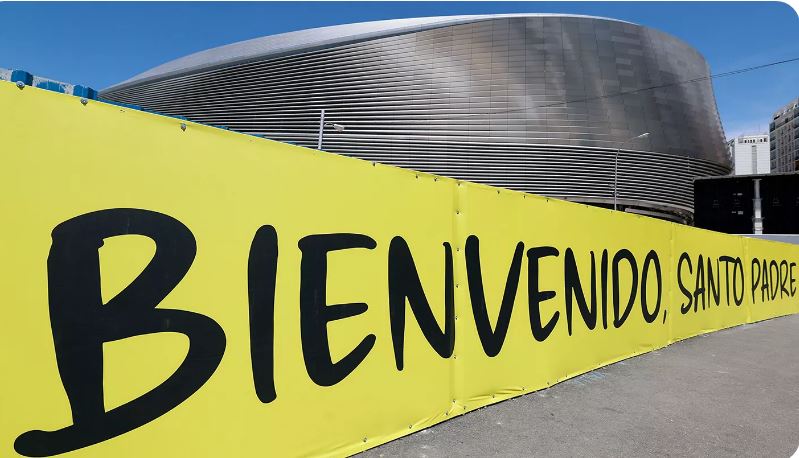 El Santiago Bernabéu se transforma en un "templo de fe" para recibir a 70.000 fieles ante la llegada del papa León XIV