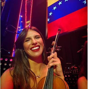 La zuliana Ivette Gómez tocará el violín ante el Papa León XIV en el Santiago Bernabéu
