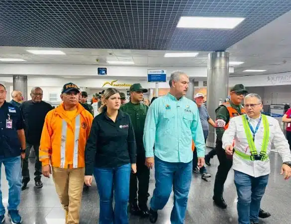 Gobernador Luis Caldera inspecciona avances en la recuperación del Aeropuerto Internacional La Chinita